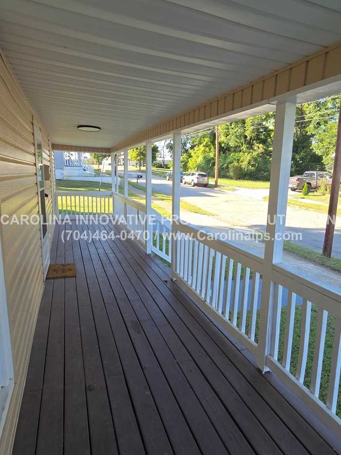 427 E Cemetery St - Photo 2 of 18