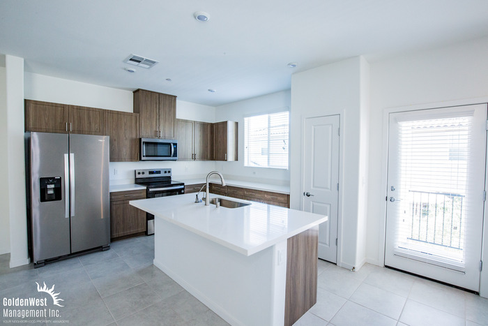 5765 Crenellated St - Photo 2 of 9