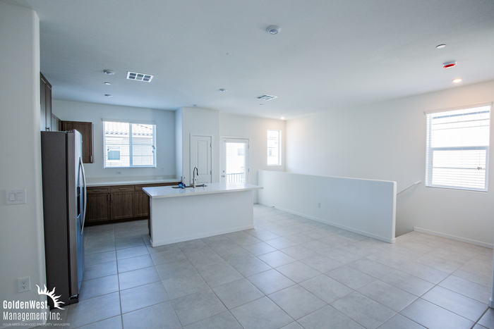 5765 Crenellated St - Photo 3 of 9