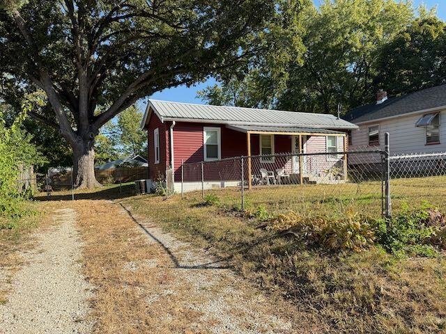 715 E Sciota Ave - Photo 2 of 15