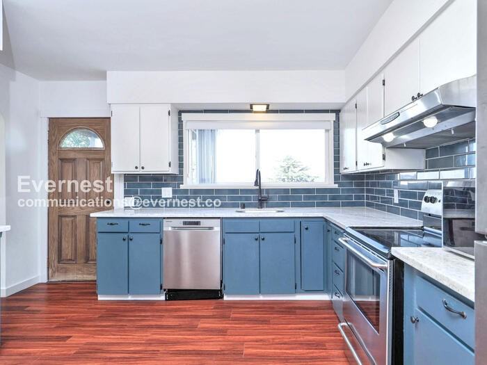 1521 31st Ave S - Photo 3 of 30