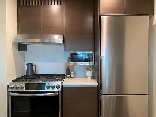 W 33rd St #8N - Photo 3 of 20