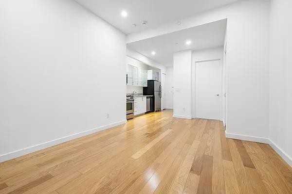 Wall St #9Q - Photo 2 of 7