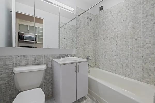 Wall St #7H - Photo 5 of 7