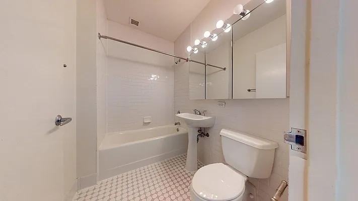 Washington St #8A - Photo 4 of 7