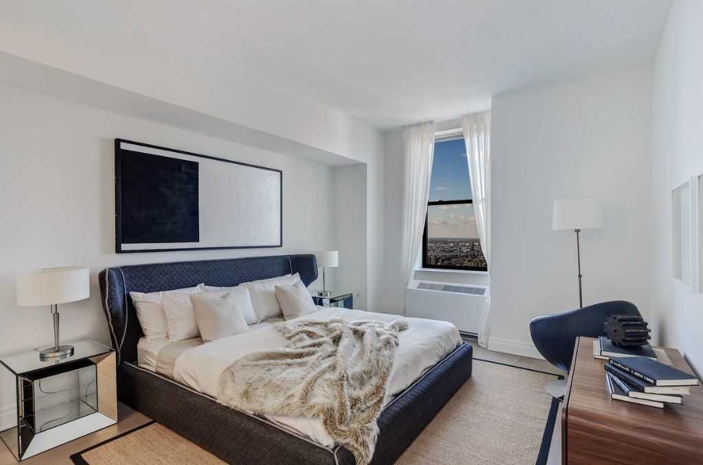 Pine St #2108 - Photo 4 of 8