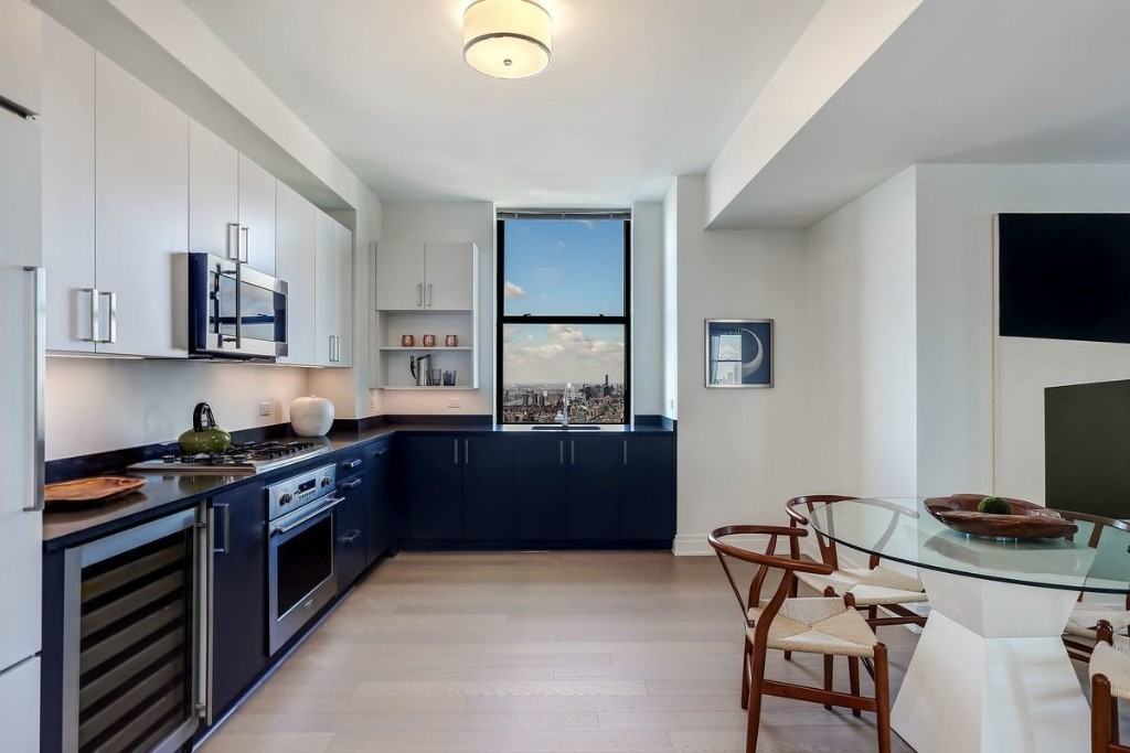 Pine St #2108 - Photo 2 of 8