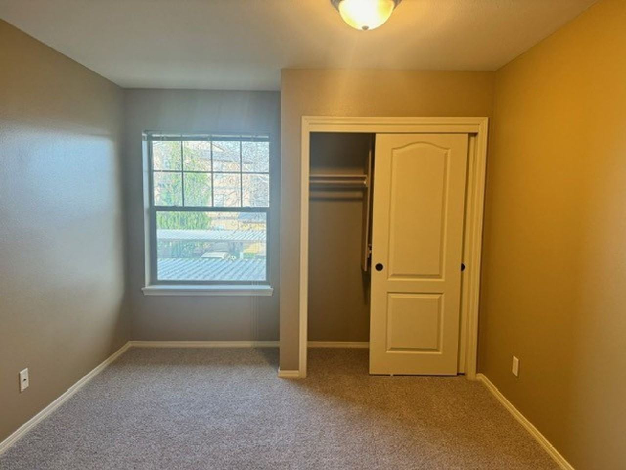 195-Santiam Village Apartments - Photo 3 of 50