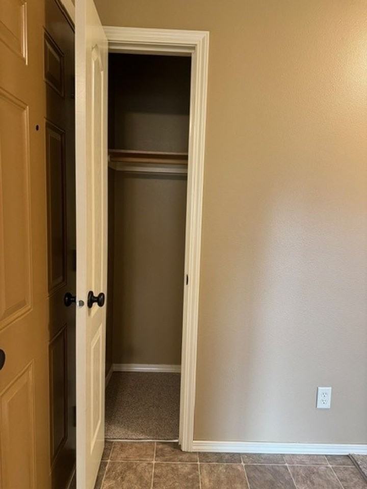 195-Santiam Village Apartments - Photo 5 of 50