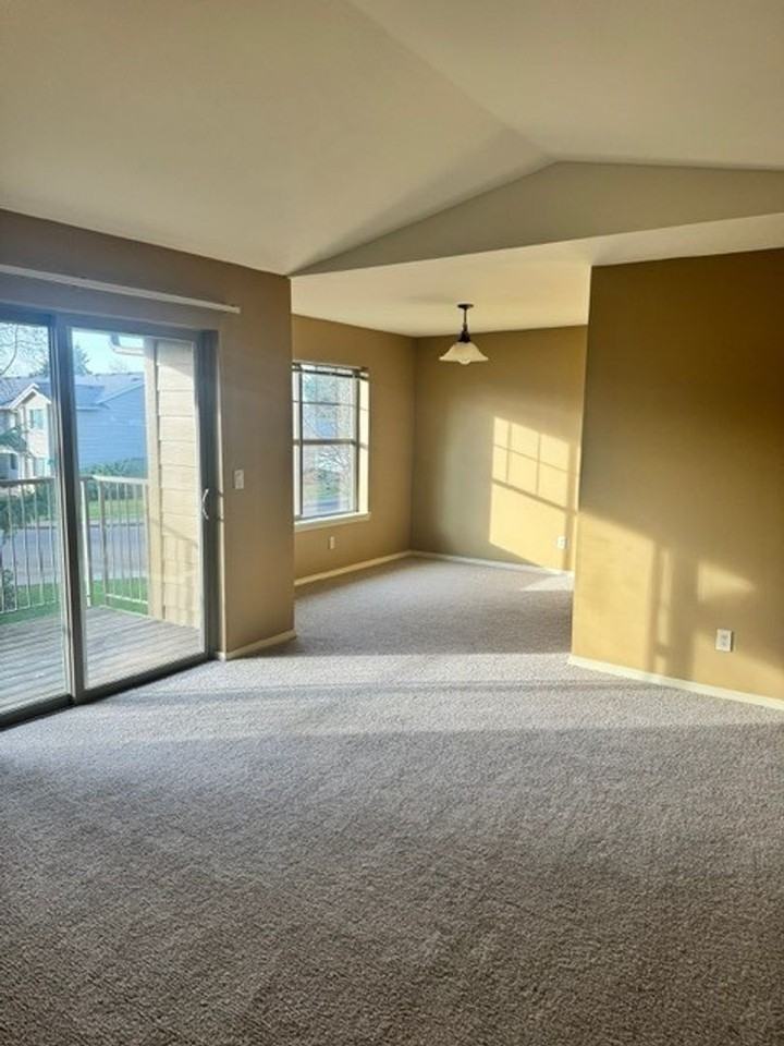 195-Santiam Village Apartments - Photo 6 of 50