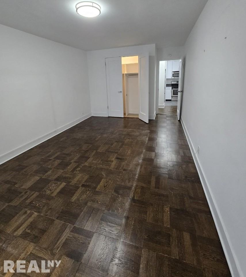 5th Ave #8A - Photo 3 of 6