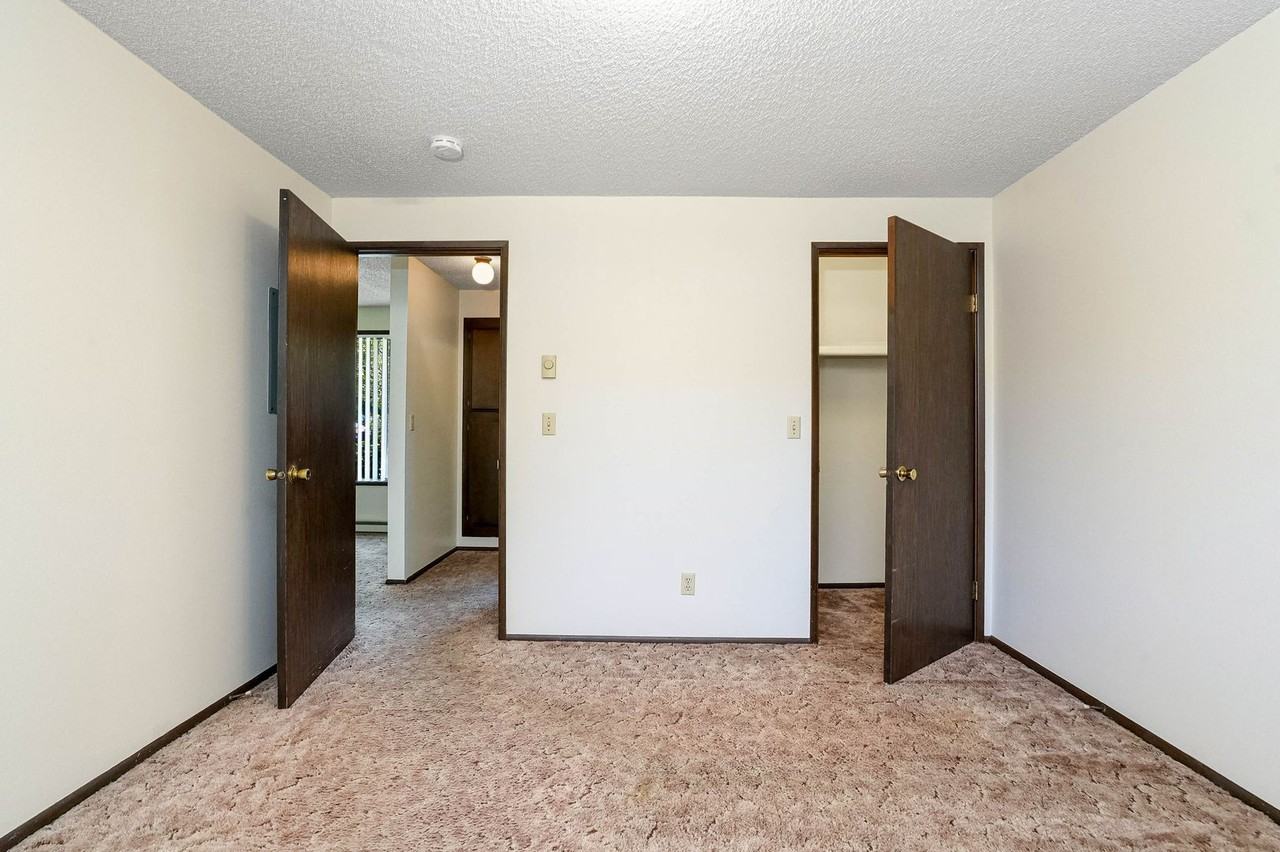 046-Lancaster Court - Photo 4 of 21