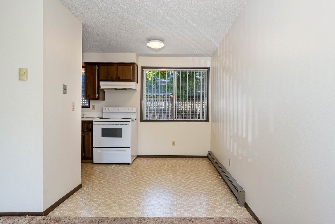 046-Lancaster Court - Photo 5 of 21