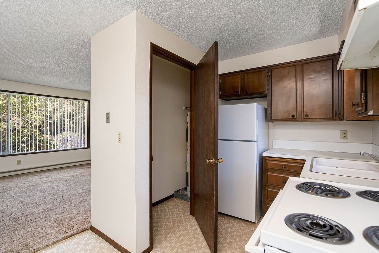046-Lancaster Court - Photo 6 of 21