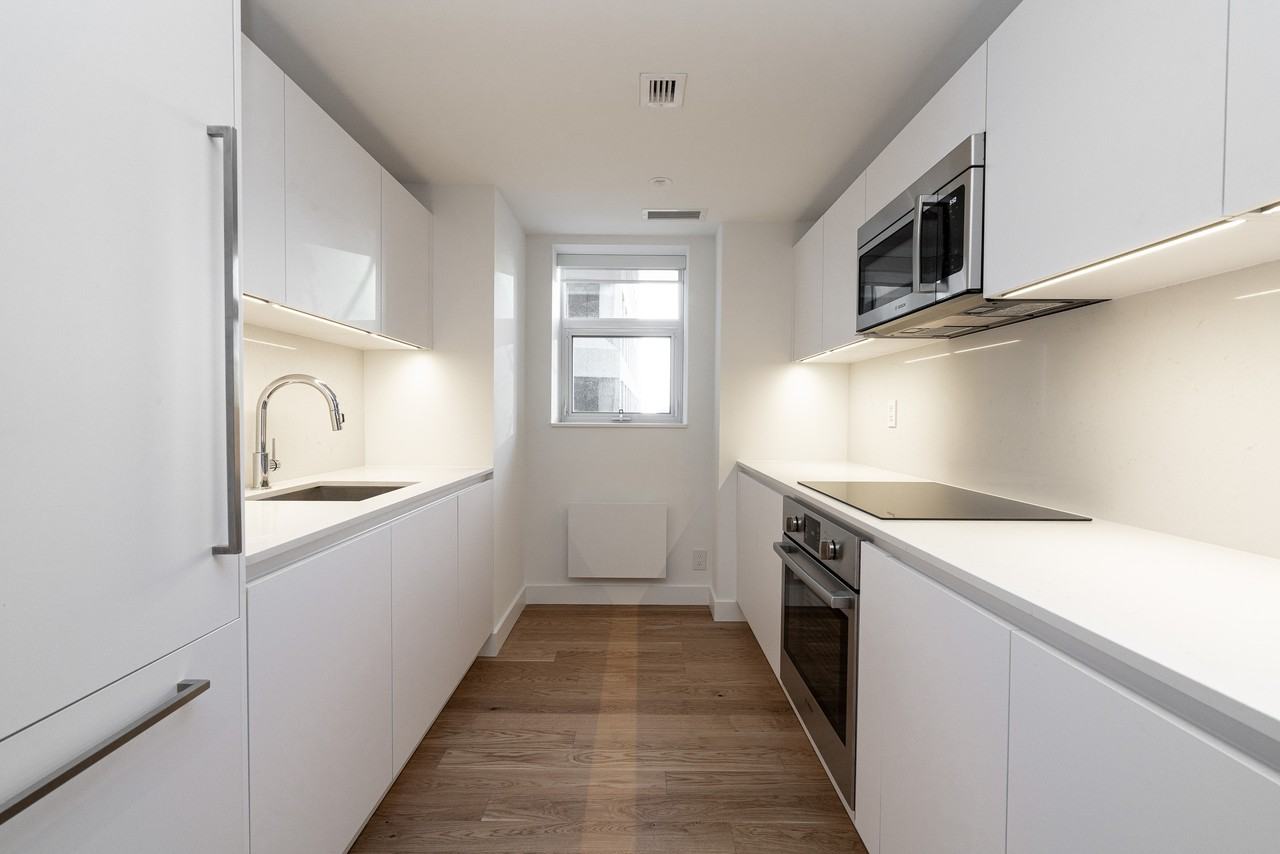 49 St. Clair Avenue West - Photo 2 of 19