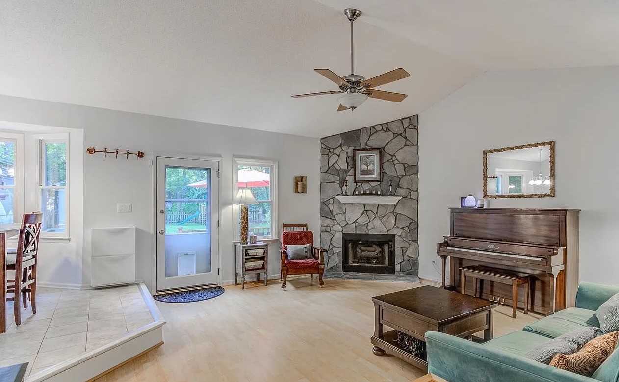 2724 Quail Point Dr - Photo 7 of 11