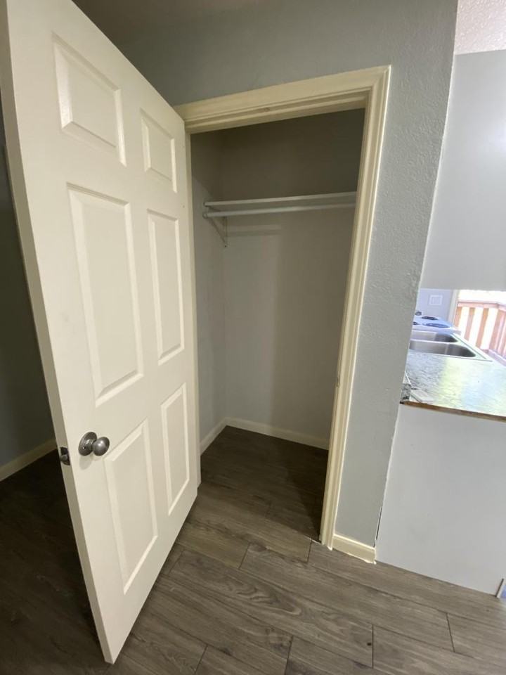 863 Steves Ave - Photo 3 of 8