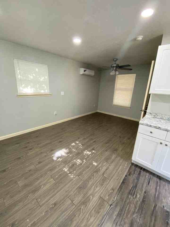 863 Steves Ave - Photo 4 of 8