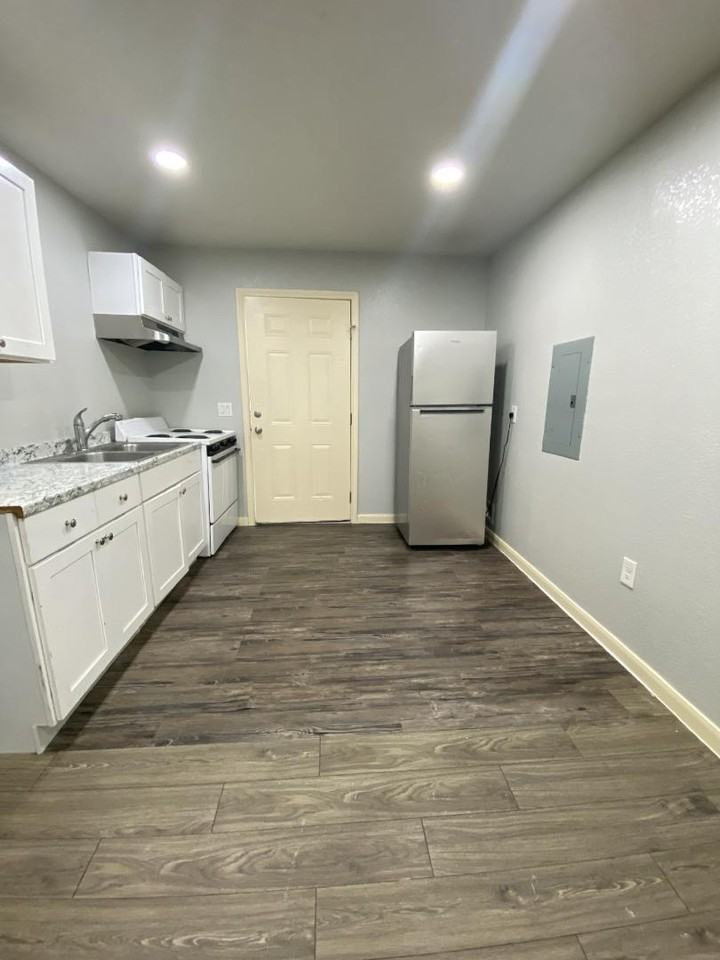 863 Steves Ave - Photo 5 of 8