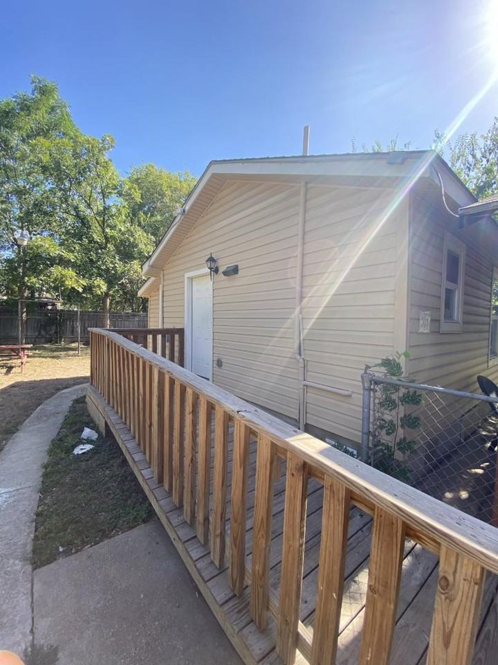 863 Steves Ave - Photo 7 of 8