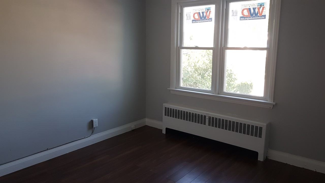 610 Temple St - Photo 7 of 10