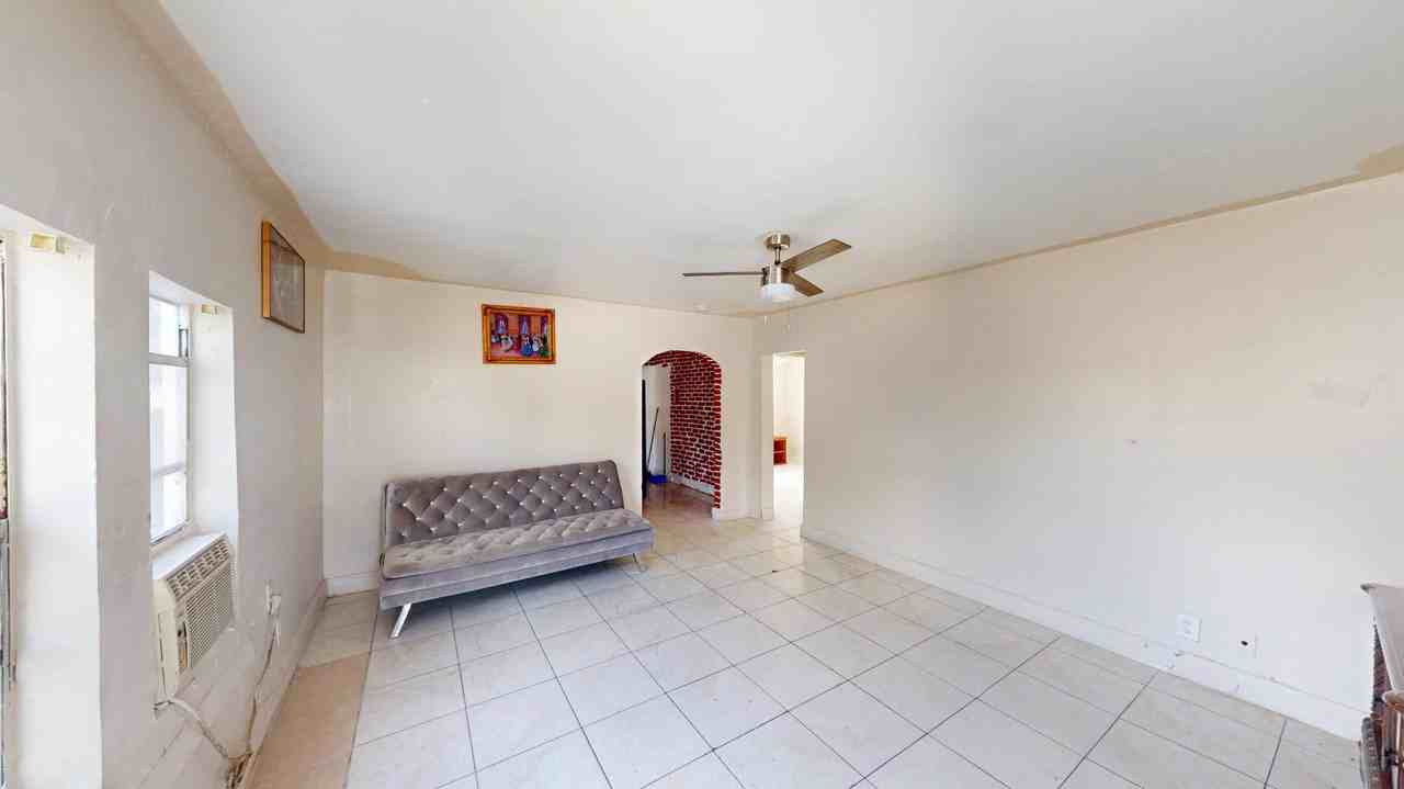 718 S B St - Photo 3 of 20