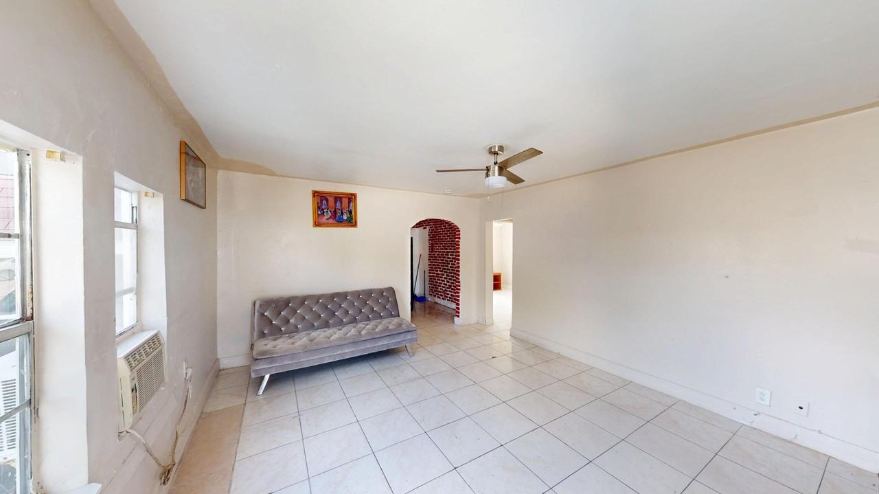 718 S B St - Photo 4 of 20