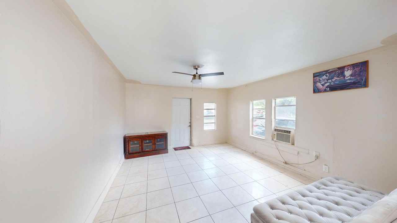 718 S B St - Photo 5 of 20