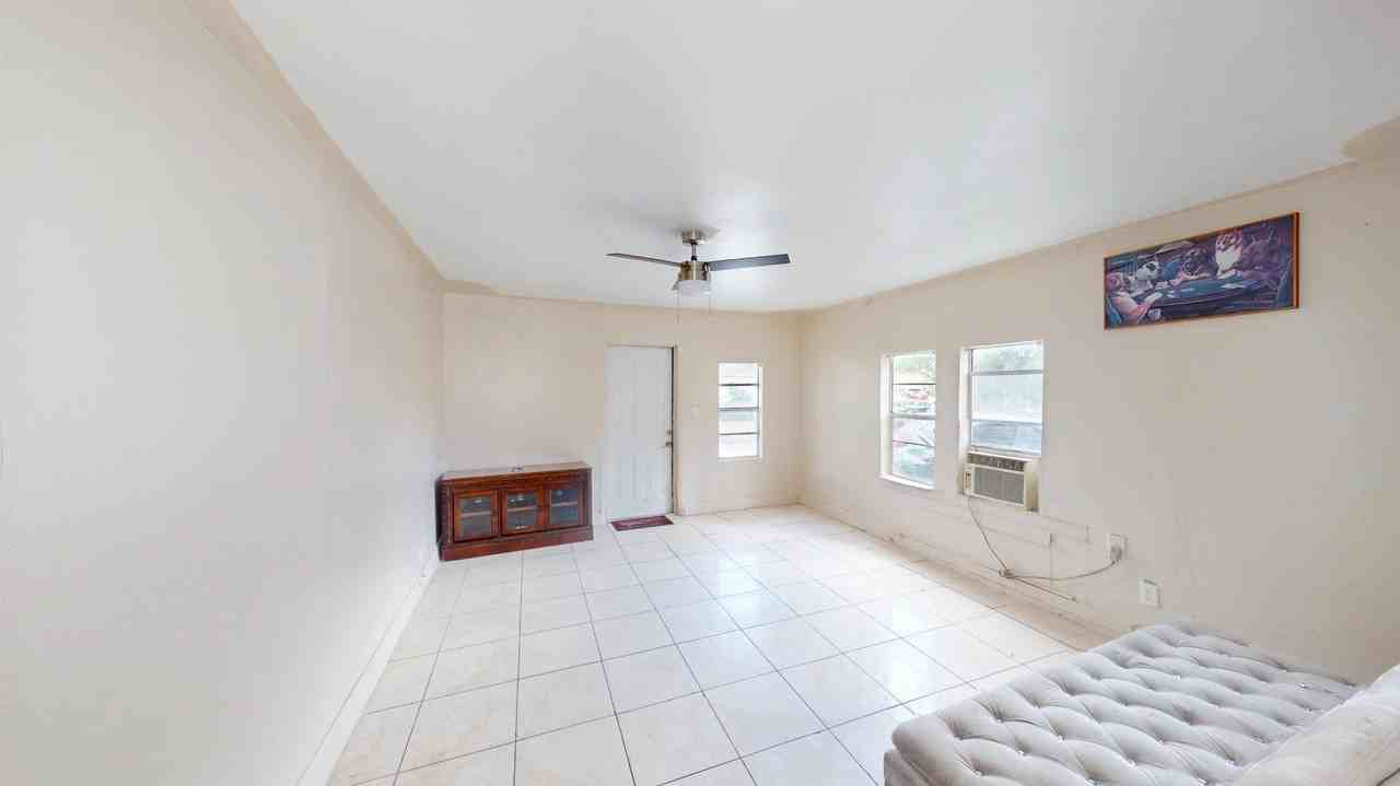 718 S B St - Photo 6 of 20