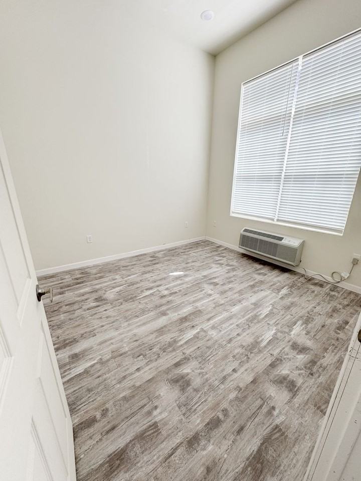 Pine Street Apartments - Photo 5 of 6