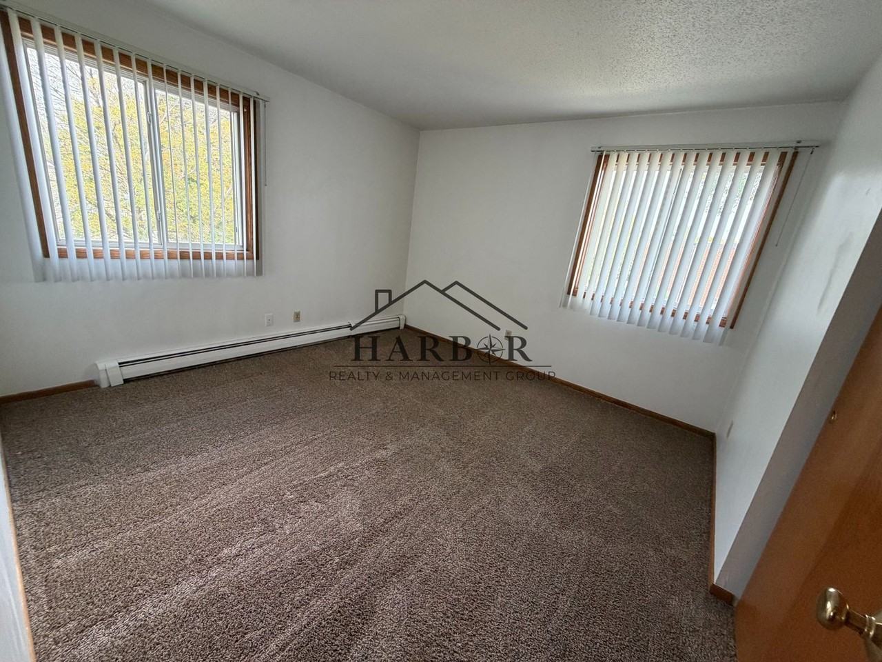 110 2nd Ave Ne - Photo 2 of 7