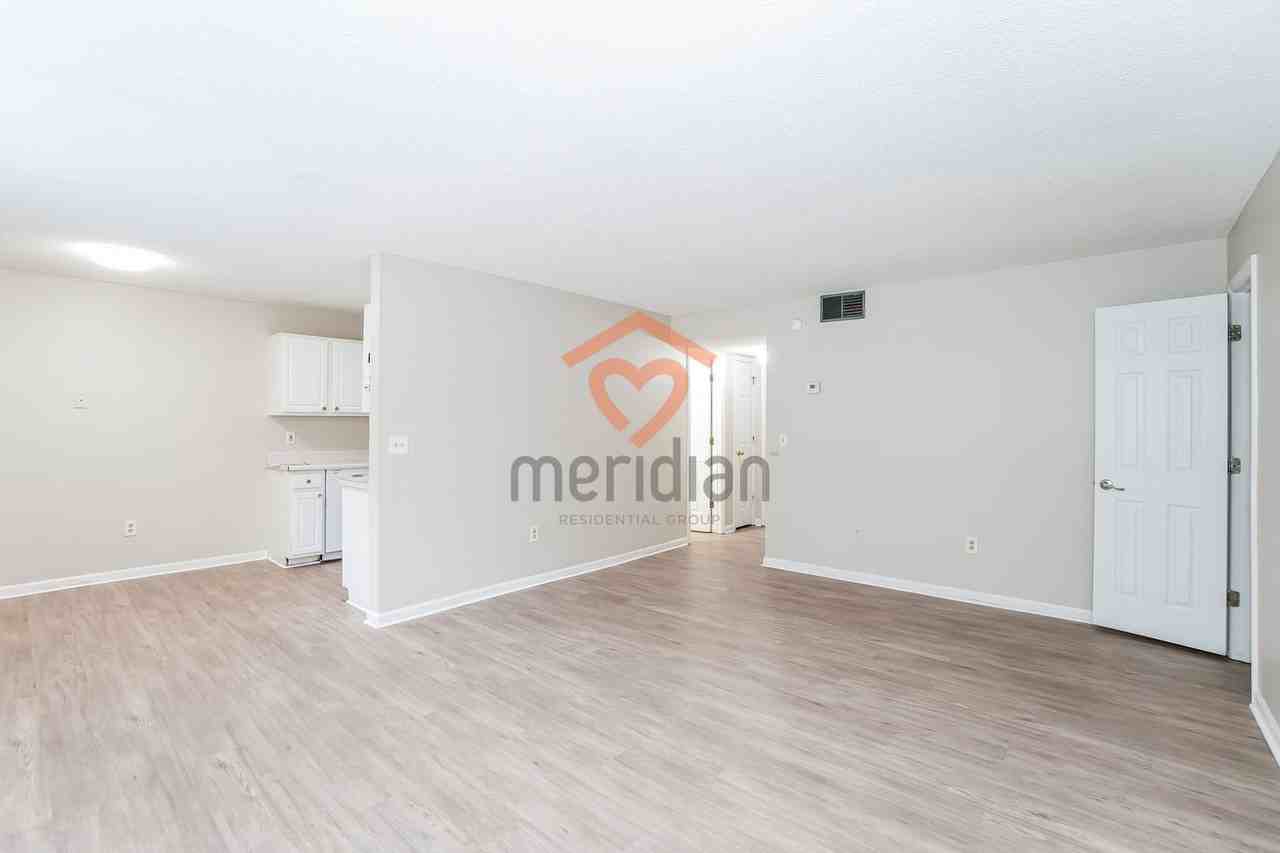 108 Pinewood St - Photo 4 of 21