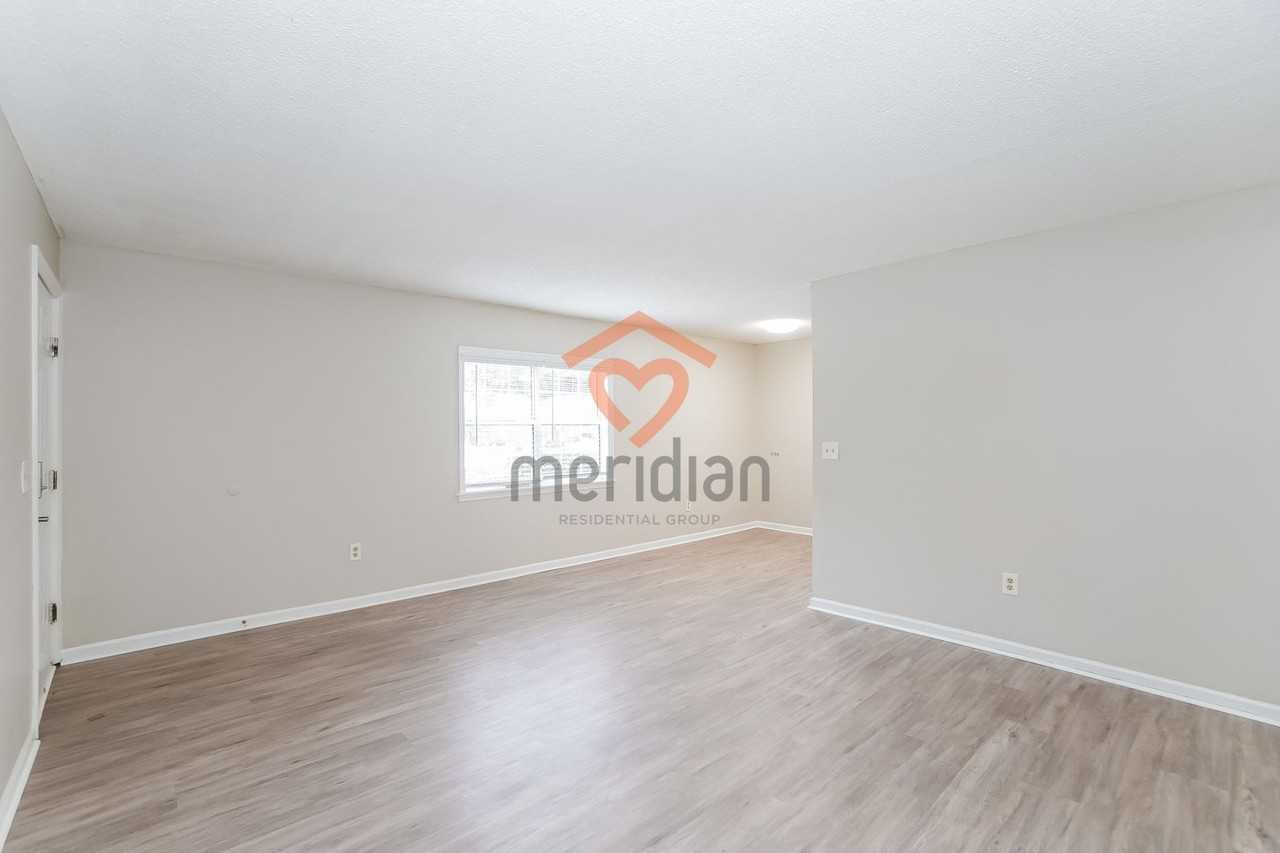 108 Pinewood St - Photo 5 of 21