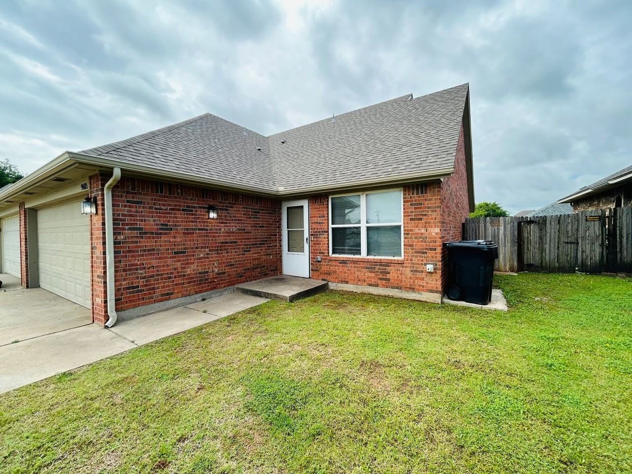 9606 Sw 17th St - Photo 2 of 35