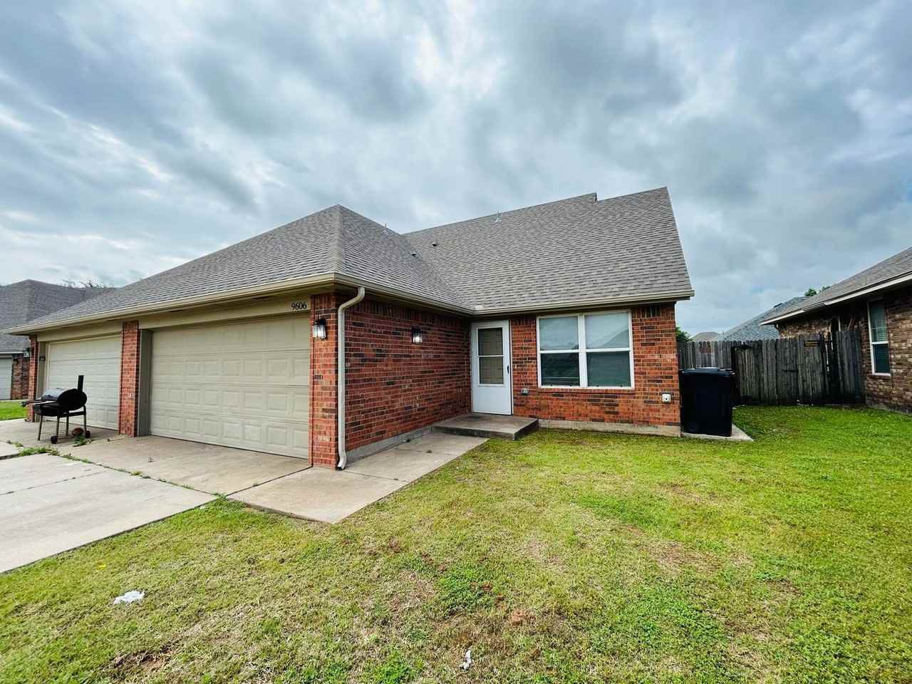 9606 Sw 17th St - Photo 3 of 35