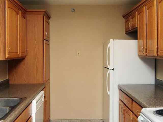 1147 W Grand River Ave - Photo 3 of 10