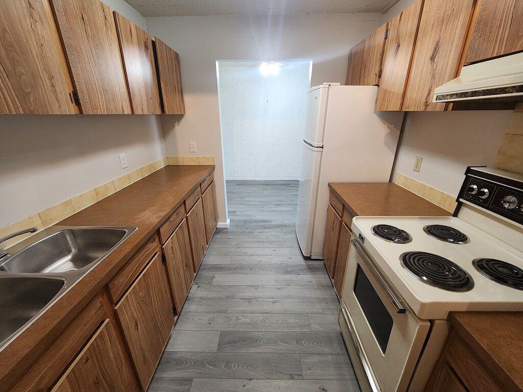 7 Parklane Dr - Photo 3 of 23