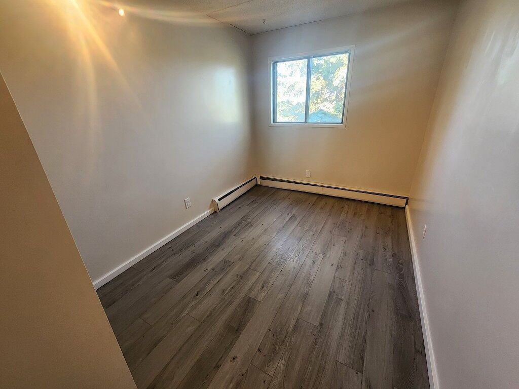 7 Parklane Dr - Photo 4 of 23