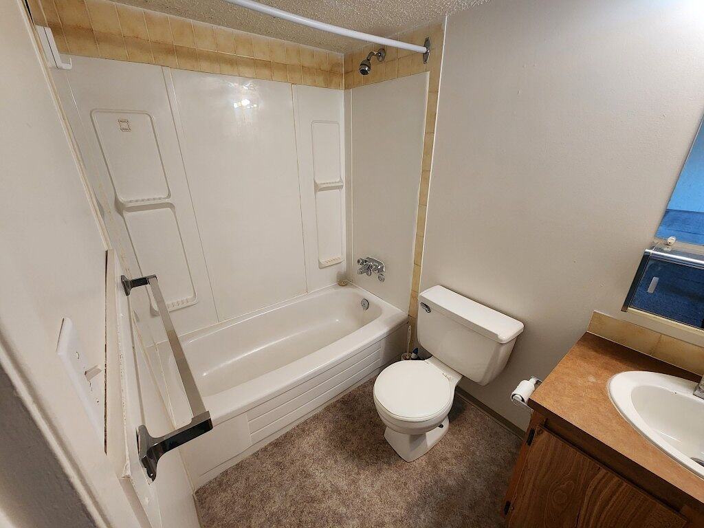 7 Parklane Dr - Photo 5 of 23