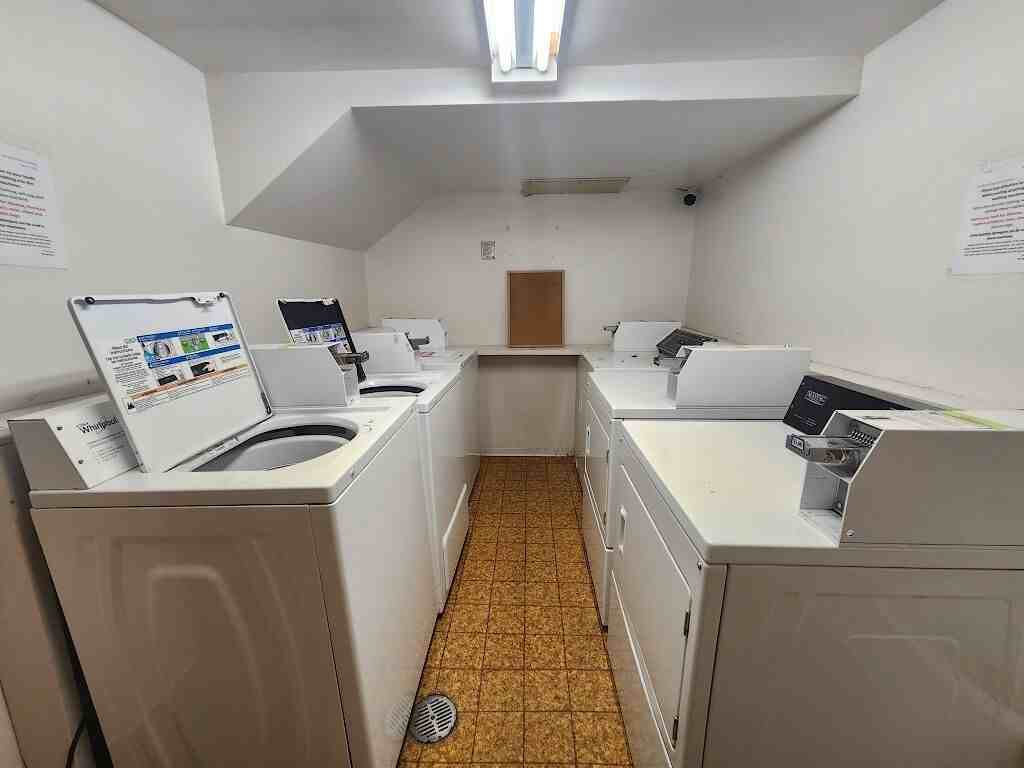 7 Parklane Dr - Photo 6 of 23