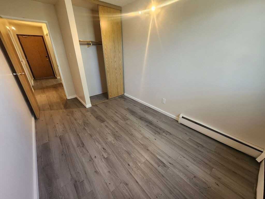 7 Parklane Dr - Photo 7 of 23