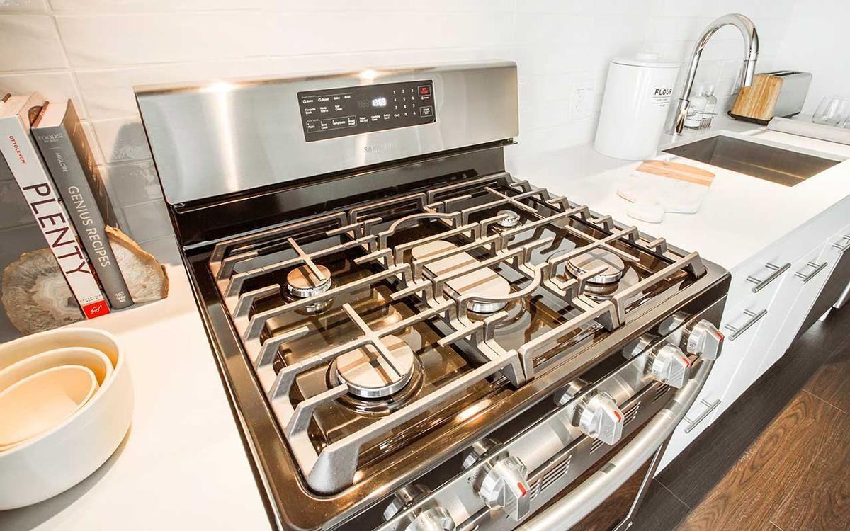 1161 Nw Overton St - Photo 7 of 50