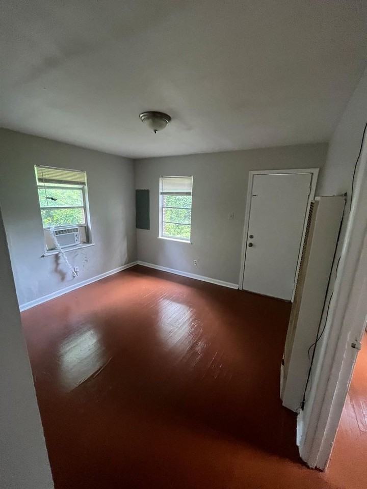 2225 Riley Aly - Photo 2 of 4