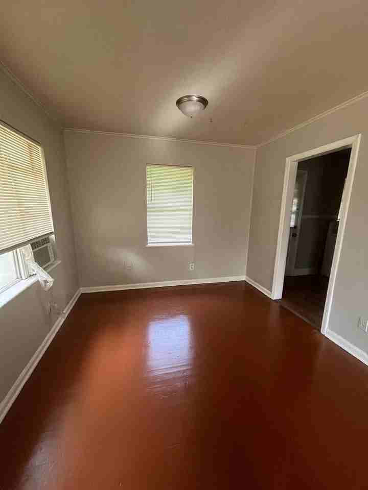 2225 Riley Aly - Photo 3 of 4