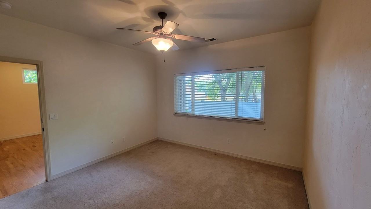 2835 Brittany Dr - Photo 5 of 17