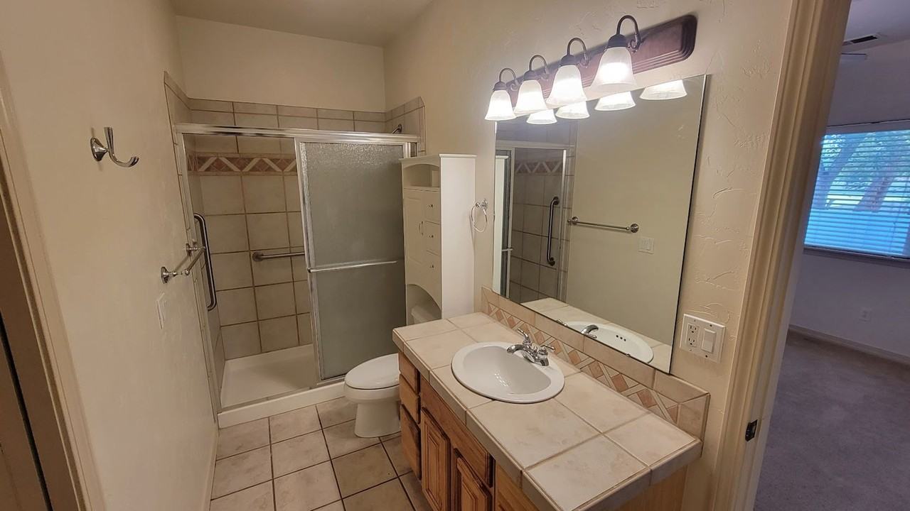 2835 Brittany Dr - Photo 6 of 17