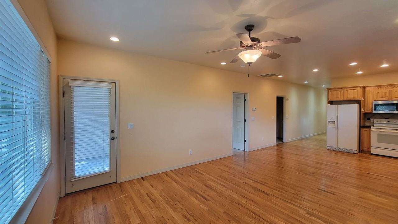 2835 Brittany Dr - Photo 7 of 17