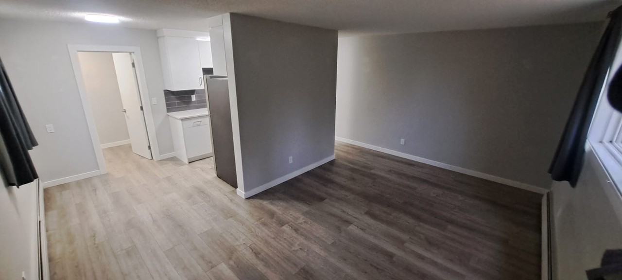 8303 - 8303 100 St #3 - Photo 2 of 9