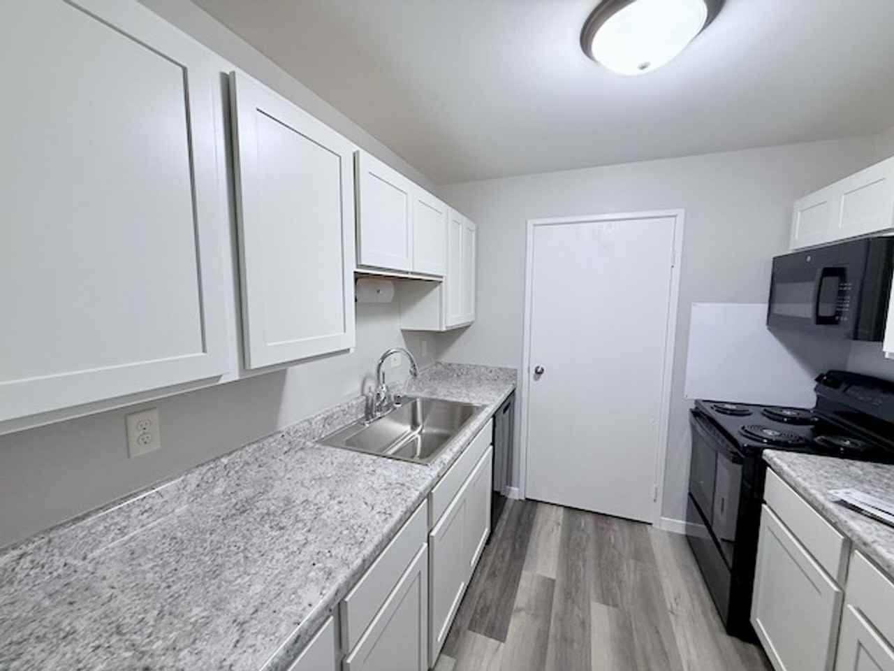 571 W Arndt St - Photo 3 of 19