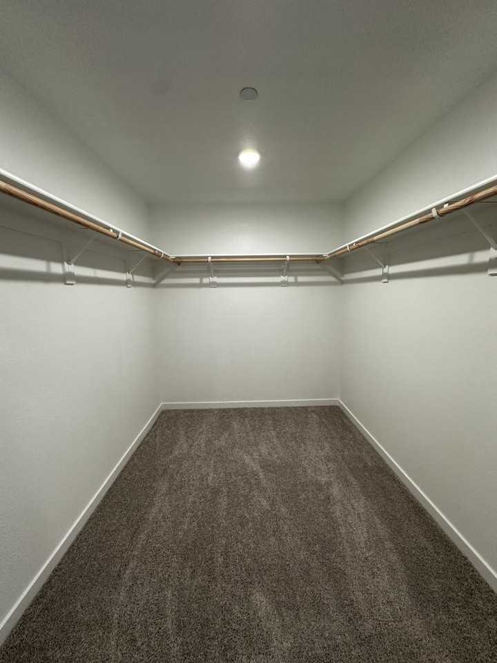 1724 Eiffel St - Photo 6 of 13